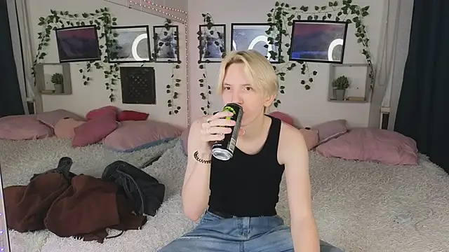 Snapshot of Ron_Vils chatting on 2, 2, 2025 Ron Vils online show from 2, 2, 2025