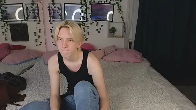 Snapshot of Ron_Vils chatting on 2, 2, 2025 Ron Vils online show from 2, 2, 2025