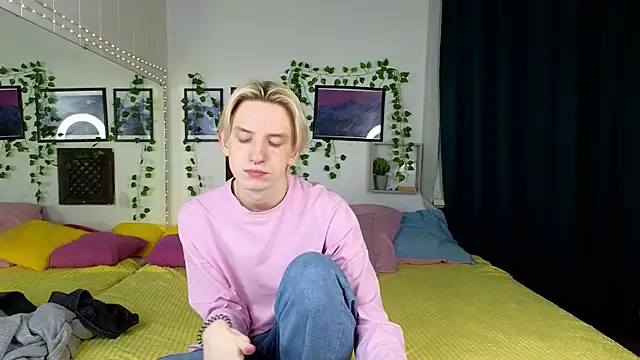 Snapshot of Ron_Vils chatting on 7, 2, 2025 Ron Vils online show from 7, 2, 2025