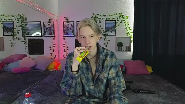 Snapshot of Ron_Vils chatting on 13, 3, 2025 Ron Vils online show from 13, 3, 2025