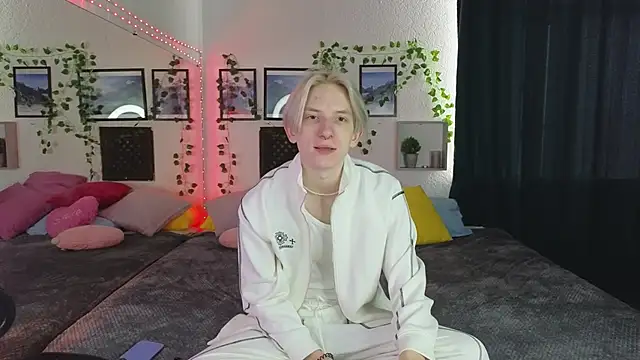 Snapshot of Ron_Vils chatting on 14, 3, 2025 Ron Vils online show from 14, 3, 2025