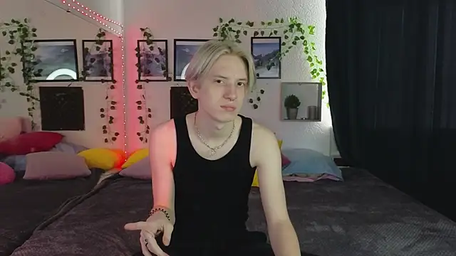 Snapshot of Ron_Vils chatting on 15, 3, 2025 Ron Vils online show from 15, 3, 2025