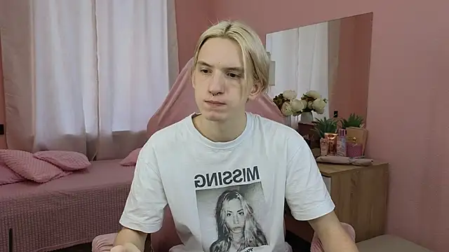 Snapshot of Ron_Vils chatting on 21, 10, 2025 Ron Vils online show from 21, 10, 2025