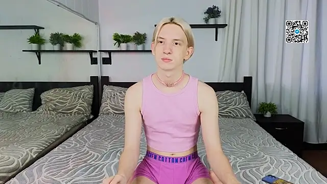 Snapshot of Ron_Vils chatting on 4, 11, 2025 Ron Vils online show from 4, 11, 2025