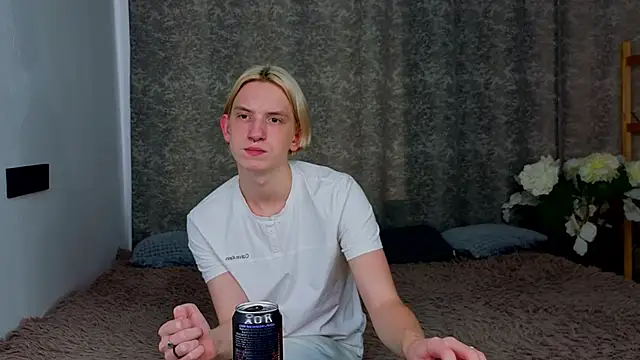 Snapshot of Ron_Vils chatting on 6, 11, 2025 Ron Vils online show from 6, 11, 2025