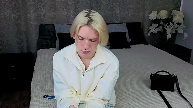 Snapshot of Ron_Vils chatting on 13, 11, 2025 Ron Vils online show from 13, 11, 2025