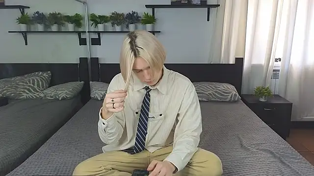 Snapshot of Ron_Vils chatting on 19, 11, 2025 Ron Vils online show from 19, 11, 2025