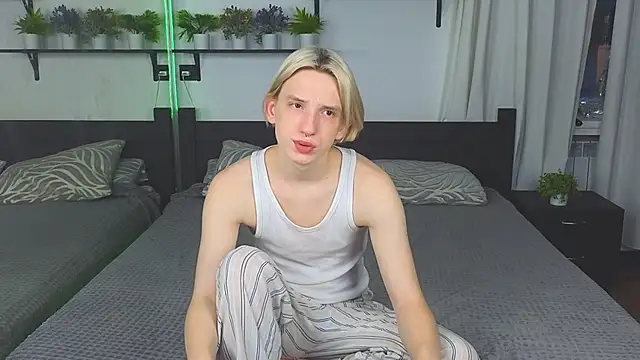 Snapshot of Ron_Vils chatting on 21, 11, 2025 Ron Vils online show from 21, 11, 2025