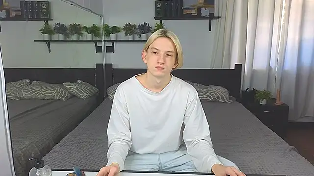 Snapshot of Ron_Vils chatting on 24, 11, 2025 Ron Vils online show from 24, 11, 2025