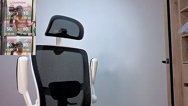 Snapshot of Cristopher23_ chatting on 8, 10, 2025 Cristopher23 online show from 8, 10, 2025