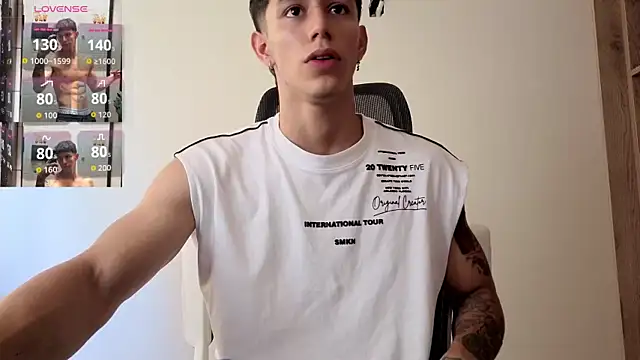 Snapshot of Cristopher23_ chatting on 24, 10, 2025 Cristopher23 online show from 24, 10, 2025