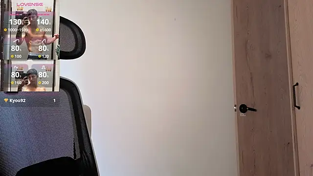 Snapshot of Cristopher23_ chatting on 28, 11, 2025 Cristopher23 online show from 28, 11, 2025