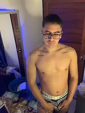 Snapshot of roguer_darkk chatting on 28, 1, 2025 roguer darkk online show from 28, 1, 2025