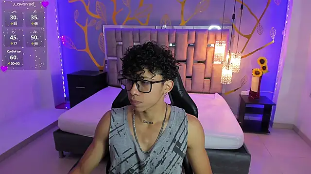 AkazaBoy  online show from 6, 3, 2025