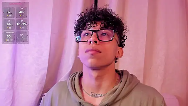 AkazaBoy  online show from 5, 12, 2025