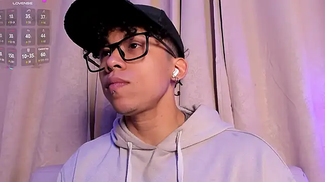 AkazaBoy  online show from 18, 3, 2026