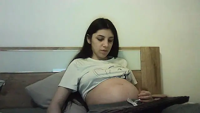 Snapshot of Ahotkittyxxx chatting on 5, 11, 2025 Ahotkittyxxx online show from 5, 11, 2025