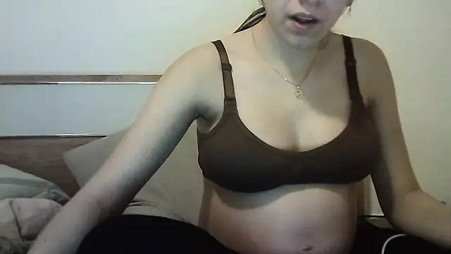 Snapshot of Ahotkittyxxx chatting on 15, 11, 2025 Ahotkittyxxx online show from 15, 11, 2025