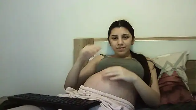 Snapshot of Ahotkittyxxx chatting on 28, 11, 2025 Ahotkittyxxx online show from 28, 11, 2025