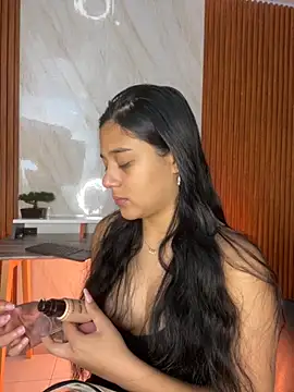 Snapshot of floriamANDjazmin chatting on 18, 11, 2025 floriamANDjazmin online show from 18, 11, 2025