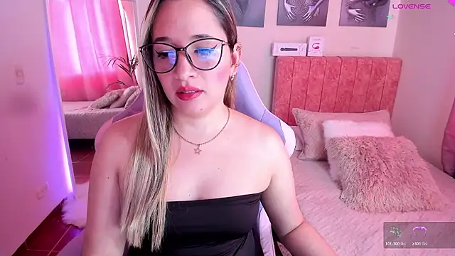 Snapshot of SamanthaBeltran chatting on 2, 2, 2026 SamanthaBeltran online show from 2, 2, 2026