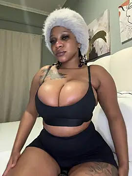 Snapshot of BeautyAuroa chatting on 25, 4, 2026 BeautyAuroa online show from 25, 4, 2026