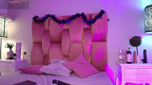 Snapshot of SweetBonniie chatting on 3, 11, 2025 SweetBonniie online show from 3, 11, 2025