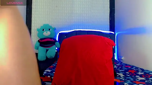 Hellen moons   online show from 1, 3, 2025