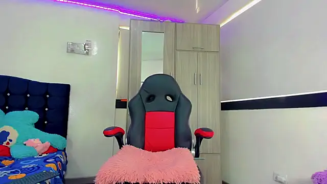 Hellen moons   online show from 25, 9, 2025