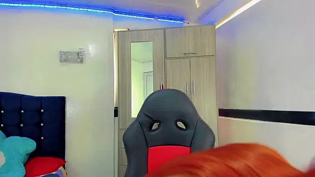 Hellen moons   online show from 26, 9, 2025