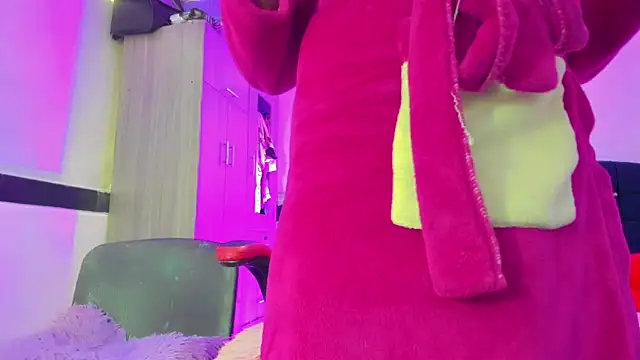 Hellen moons   online show from 7, 4, 2026