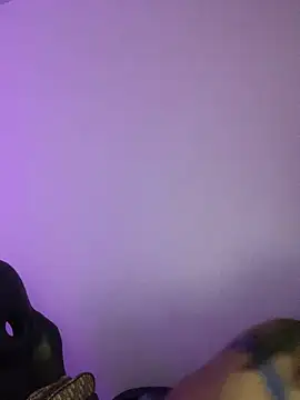 Snapshot of _18_laura chatting on 12, 1, 2025 18 laura online show from 12, 1, 2025