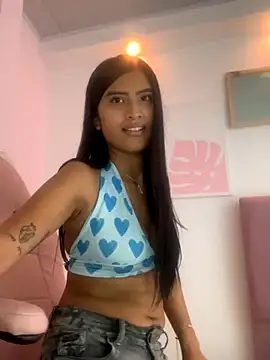 Snapshot of _18_laura chatting on 21, 11, 2025 18 laura online show from 21, 11, 2025