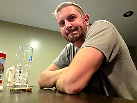 Snapshot of MrMechanic38 chatting on 28, 11, 2025 MrMechanic38 online show from 28, 11, 2025