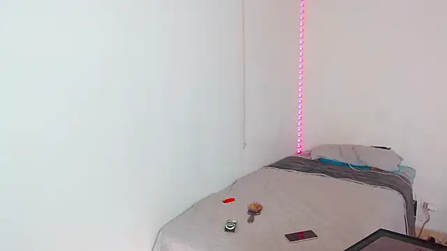 ChristinaSaphier online show from 7, 2, 2025