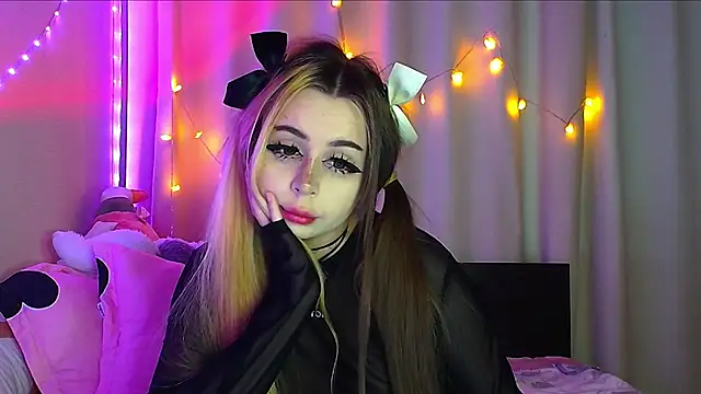 Snapshot of suemeow chatting on 16, 2, 2025 suemeow online show from 16, 2, 2025