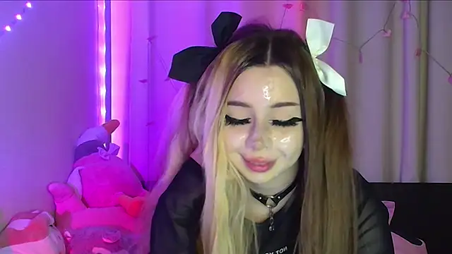 Snapshot of suemeow chatting on 2, 3, 2025 suemeow online show from 2, 3, 2025