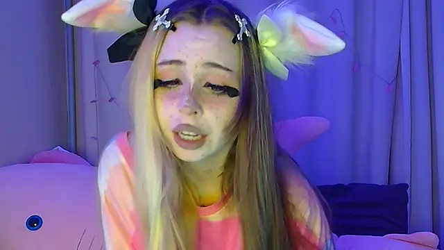 Snapshot of suemeow chatting on 9, 11, 2025 suemeow online show from 9, 11, 2025