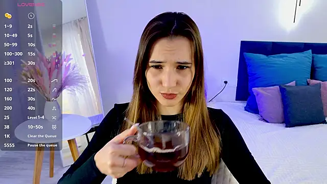 Snapshot of Alice_Weiss chatting on 4, 3, 2025 Alice Weiss online show from 4, 3, 2025