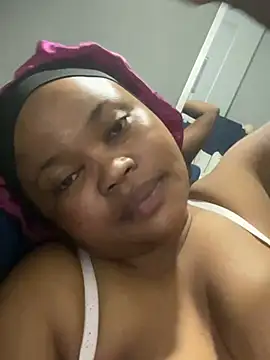 Snapshot of Curveysinaa chatting on 4, 2, 2025 Curveysinaa online show from 4, 2, 2025