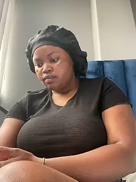 Snapshot of Curveysinaa chatting on 7, 2, 2025 Curveysinaa online show from 7, 2, 2025