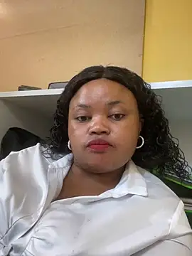 Snapshot of Curveysinaa chatting on 10, 2, 2025 Curveysinaa online show from 10, 2, 2025