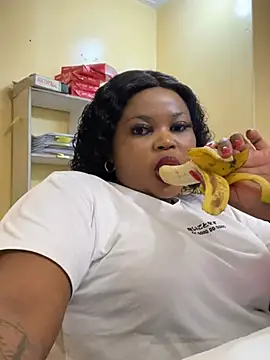 Snapshot of Curveysinaa chatting on 14, 2, 2025 Curveysinaa online show from 14, 2, 2025