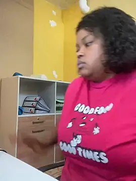 Snapshot of Curveysinaa chatting on 21, 2, 2025 Curveysinaa online show from 21, 2, 2025