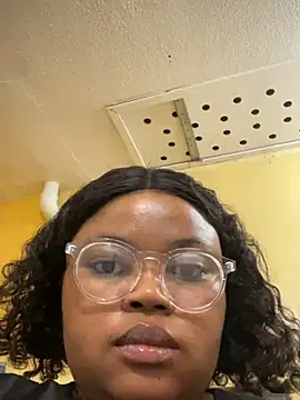 Snapshot of Curveysinaa chatting on 28, 2, 2025 Curveysinaa online show from 28, 2, 2025