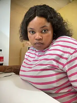 Snapshot of Curveysinaa chatting on 7, 3, 2025 Curveysinaa online show from 7, 3, 2025