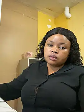 Snapshot of Curveysinaa chatting on 8, 3, 2025 Curveysinaa online show from 8, 3, 2025