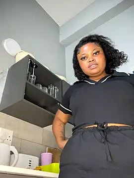 Snapshot of Curveysinaa chatting on 7, 10, 2025 Curveysinaa online show from 7, 10, 2025