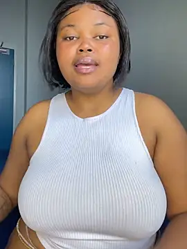 Snapshot of Curveysinaa chatting on 7, 11, 2025 Curveysinaa online show from 7, 11, 2025