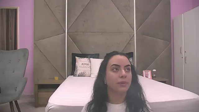 ElyzaIbarra online show from 17, 10, 2025